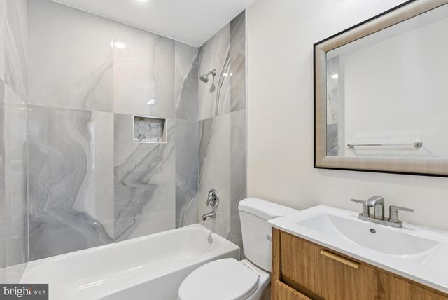 2416 E HOFFMAN ST, Baltimore, MD 21213