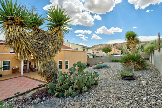 5913 Painted Pony Drive NW, Albuquerque, NM 87120