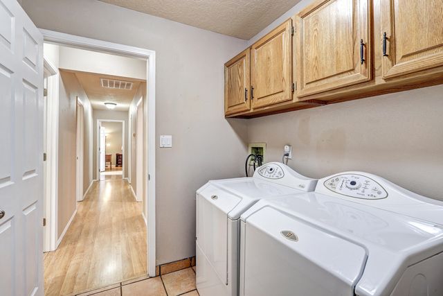 5913 Painted Pony Drive NW, Albuquerque, NM 87120