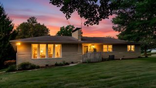 855 E Village Drive, Newark, OH 43055