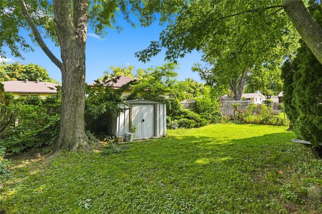 3005 Madison Avenue, Des Moines, IA 50310