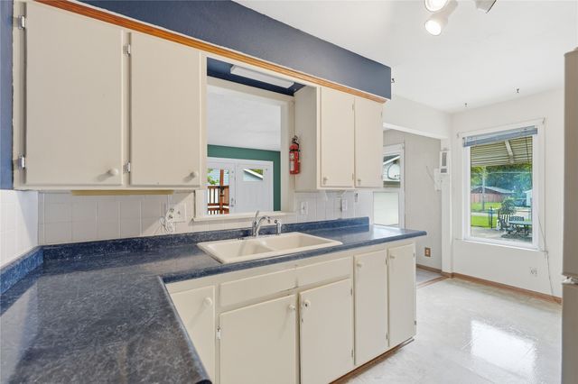 3005 Madison Avenue, Des Moines, IA 50310