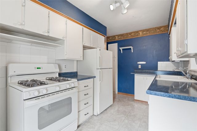 3005 Madison Avenue, Des Moines, IA 50310