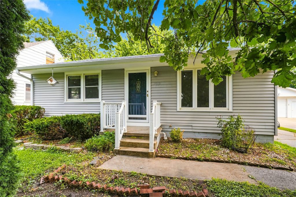 3005 Madison Avenue, Des Moines, IA 50310