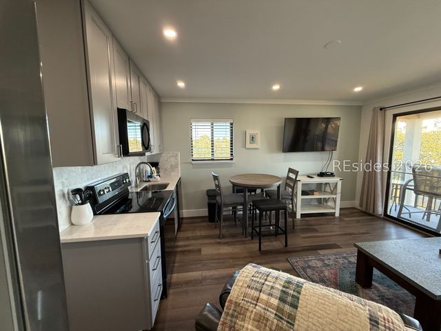 40 Folly Field Rd Apt C327, Hilton Head Island, SC 29928