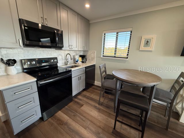 40 Folly Field Rd Apt C327, Hilton Head Island, SC 29928