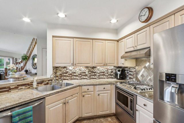 14048 W Waters Edge TRAIL, New Berlin, WI 53151