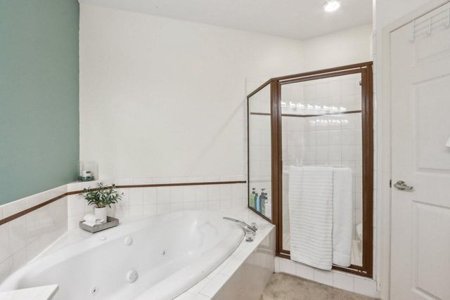 14048 W Waters Edge TRAIL, New Berlin, WI 53151