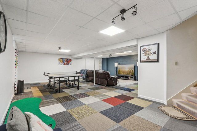 14048 W Waters Edge TRAIL, New Berlin, WI 53151