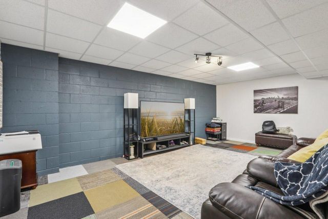 14048 W Waters Edge TRAIL, New Berlin, WI 53151