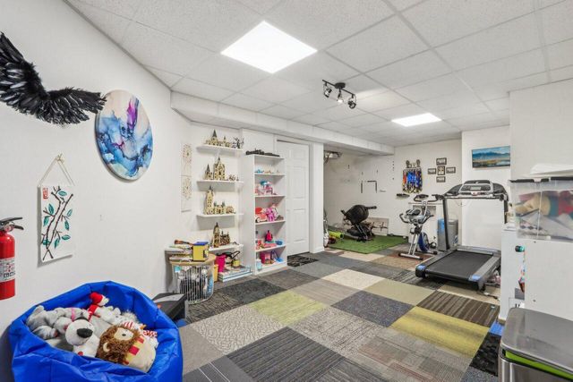 14048 W Waters Edge TRAIL, New Berlin, WI 53151