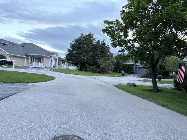 14048 W Waters Edge TRAIL, New Berlin, WI 53151