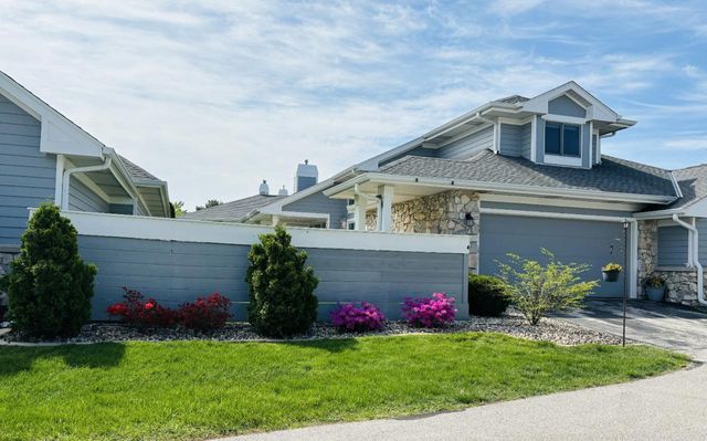 14048 W Waters Edge TRAIL, New Berlin, WI 53151