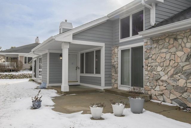 14048 W Waters Edge TRAIL, New Berlin, WI 53151