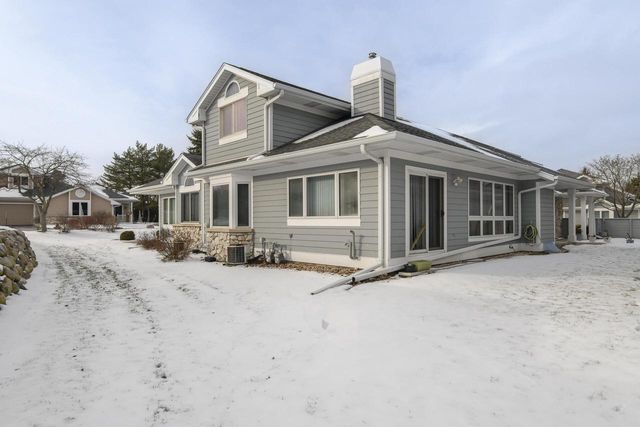 14048 W Waters Edge TRAIL, New Berlin, WI 53151