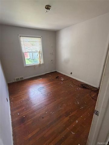 1716 Myron Avenue, Lincoln Park, MI 48146
