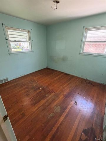 1716 Myron Avenue, Lincoln Park, MI 48146