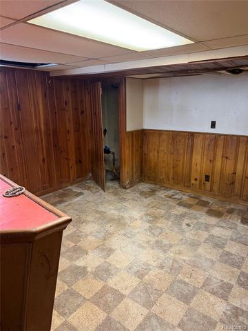 1716 Myron Avenue, Lincoln Park, MI 48146