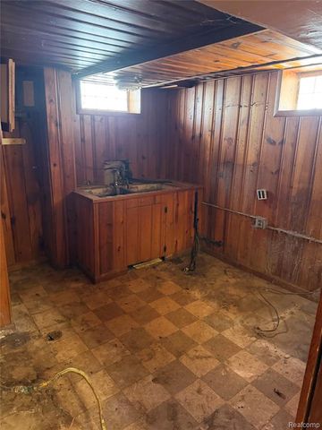 1716 Myron Avenue, Lincoln Park, MI 48146