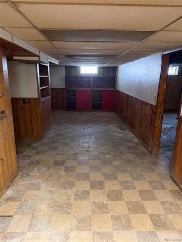 1716 Myron Avenue, Lincoln Park, MI 48146