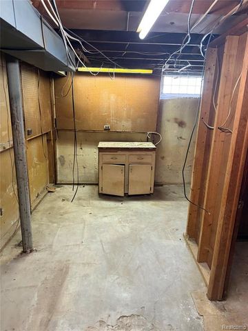 1716 Myron Avenue, Lincoln Park, MI 48146