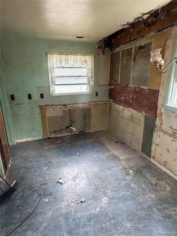 1716 Myron Avenue, Lincoln Park, MI 48146