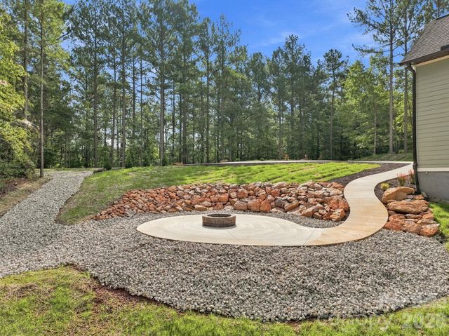 2189 Lighthouse Lane, Connelly Springs, NC 28612