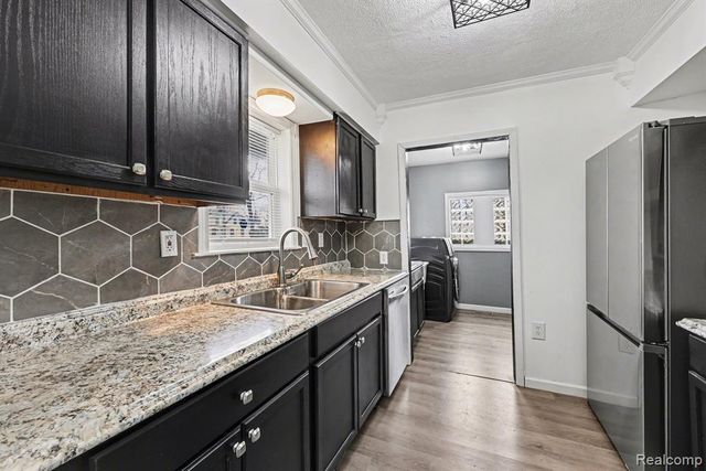 925 Kenilworth Avenue, Pontiac, MI 48340