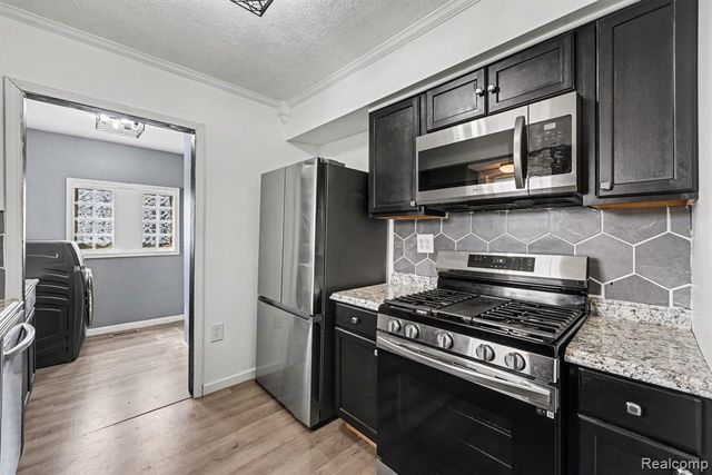 925 Kenilworth Avenue, Pontiac, MI 48340