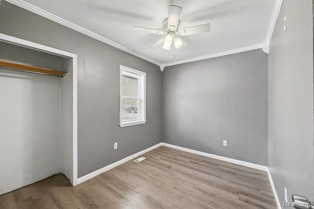 925 Kenilworth Avenue, Pontiac, MI 48340