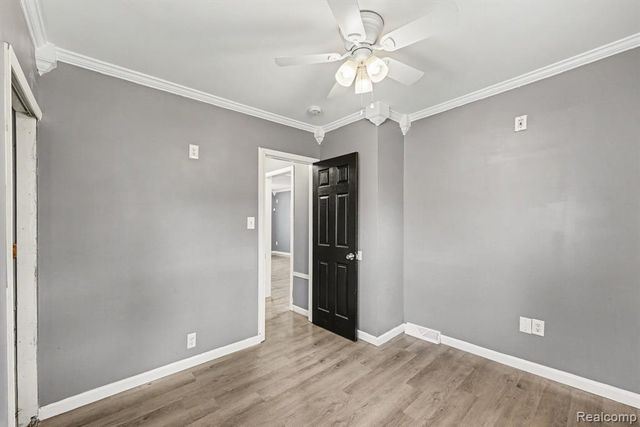 925 Kenilworth Avenue, Pontiac, MI 48340