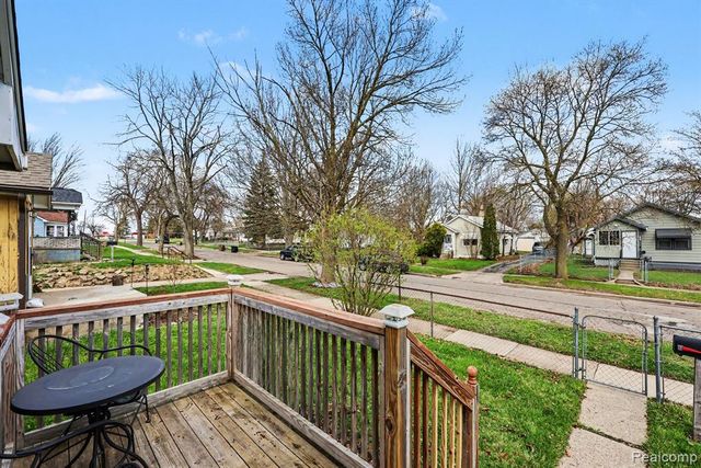 925 Kenilworth Avenue, Pontiac, MI 48340