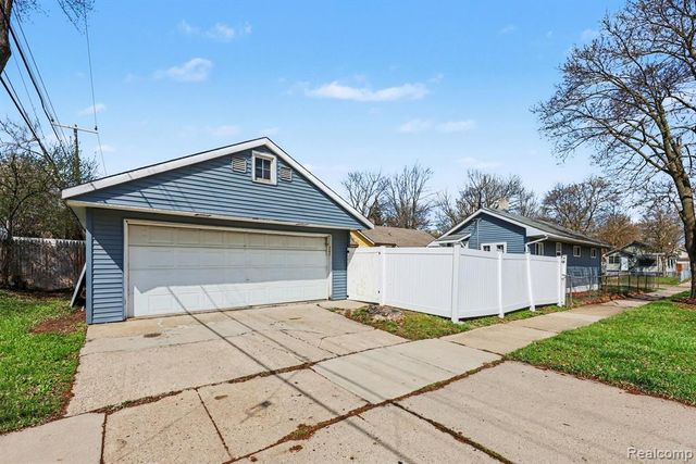 925 Kenilworth Avenue, Pontiac, MI 48340