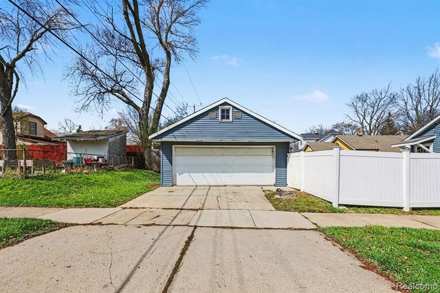 925 Kenilworth Avenue, Pontiac, MI 48340