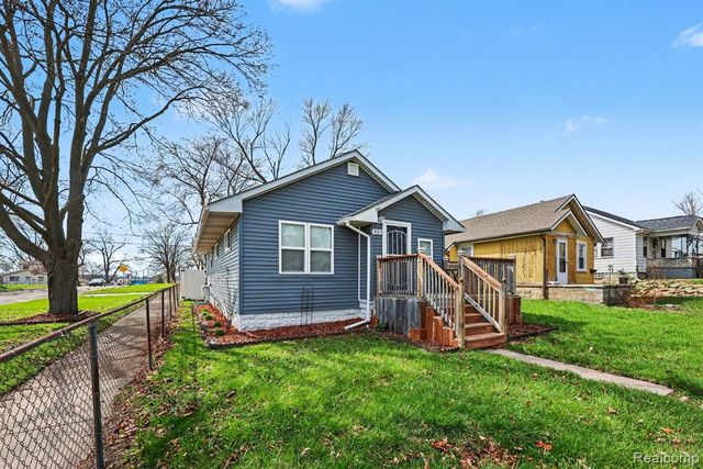 925 Kenilworth Avenue, Pontiac, MI 48340