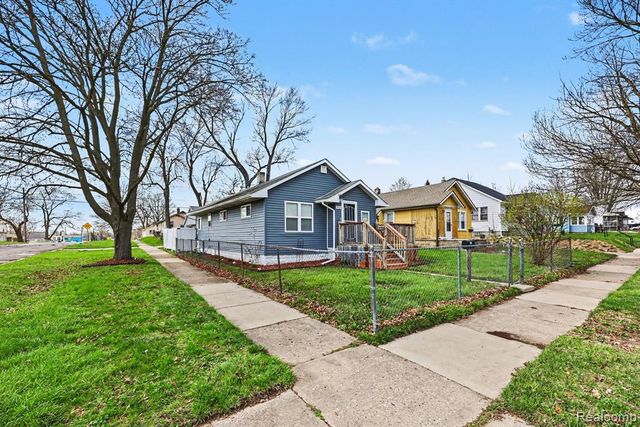 925 Kenilworth Avenue, Pontiac, MI 48340