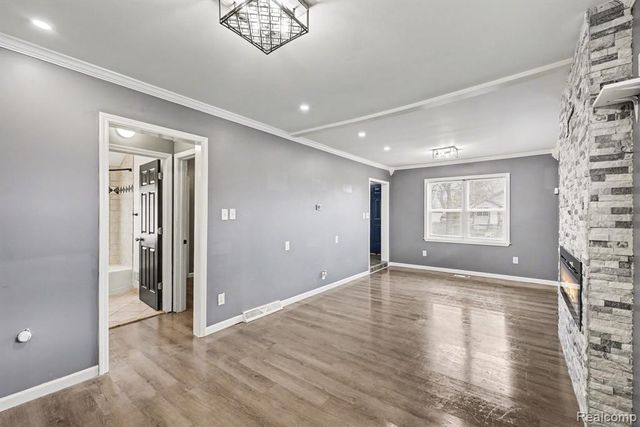 925 Kenilworth Avenue, Pontiac, MI 48340