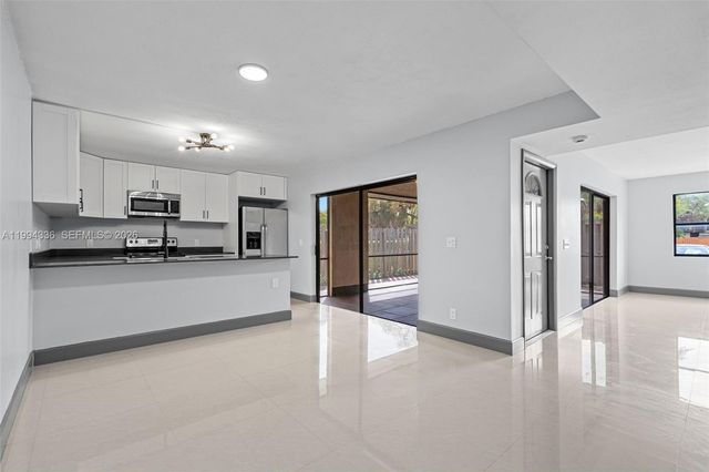 4843 NW 95th Ave, Sunrise, FL 33351