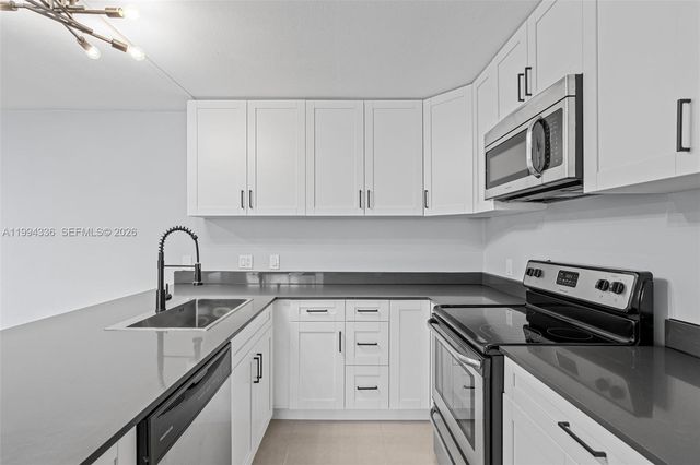 4843 NW 95th Ave, Sunrise, FL 33351