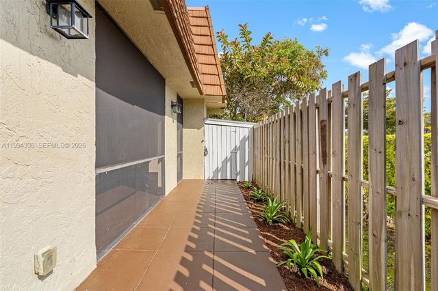 4843 NW 95th Ave, Sunrise, FL 33351