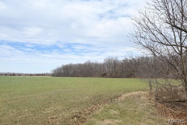 5426 E Dix Irvington Rd, Walnut Hill, IL 62893