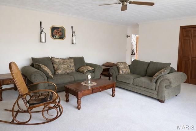 5426 E Dix Irvington Rd, Walnut Hill, IL 62893