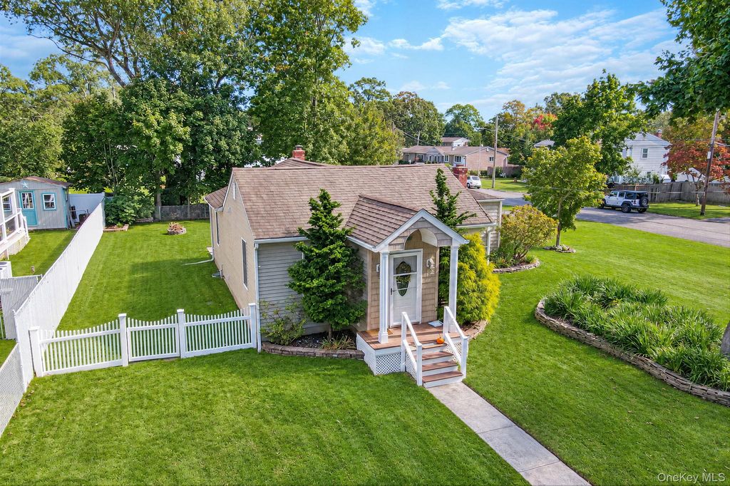 157 Abner Drive, Holtsville, NY 11742 — photo 2