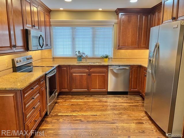 2483 Hickory Glen Drive 3, Bloomfield Hills, MI 48304