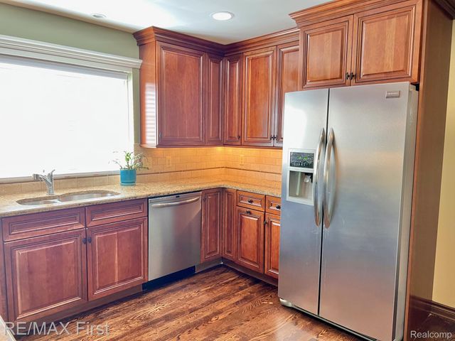 2483 Hickory Glen Drive 3, Bloomfield Hills, MI 48304