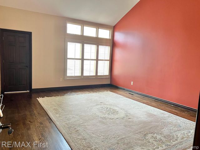 2483 Hickory Glen Drive 3, Bloomfield Hills, MI 48304
