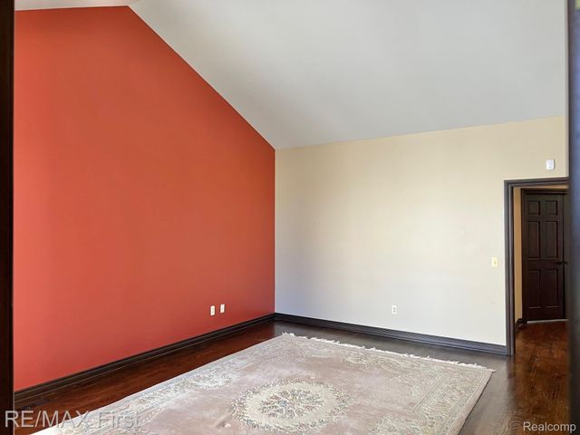 2483 Hickory Glen Drive 3, Bloomfield Hills, MI 48304