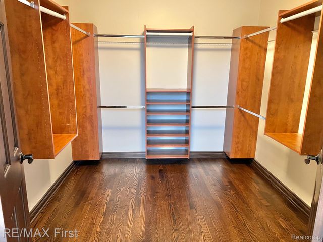 2483 Hickory Glen Drive 3, Bloomfield Hills, MI 48304
