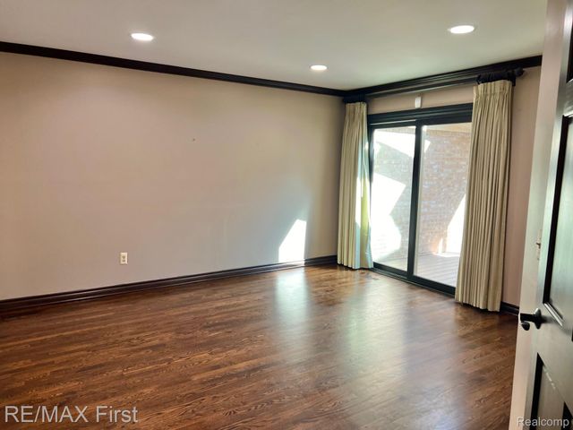 2483 Hickory Glen Drive 3, Bloomfield Hills, MI 48304