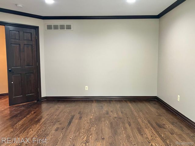 2483 Hickory Glen Drive 3, Bloomfield Hills, MI 48304
